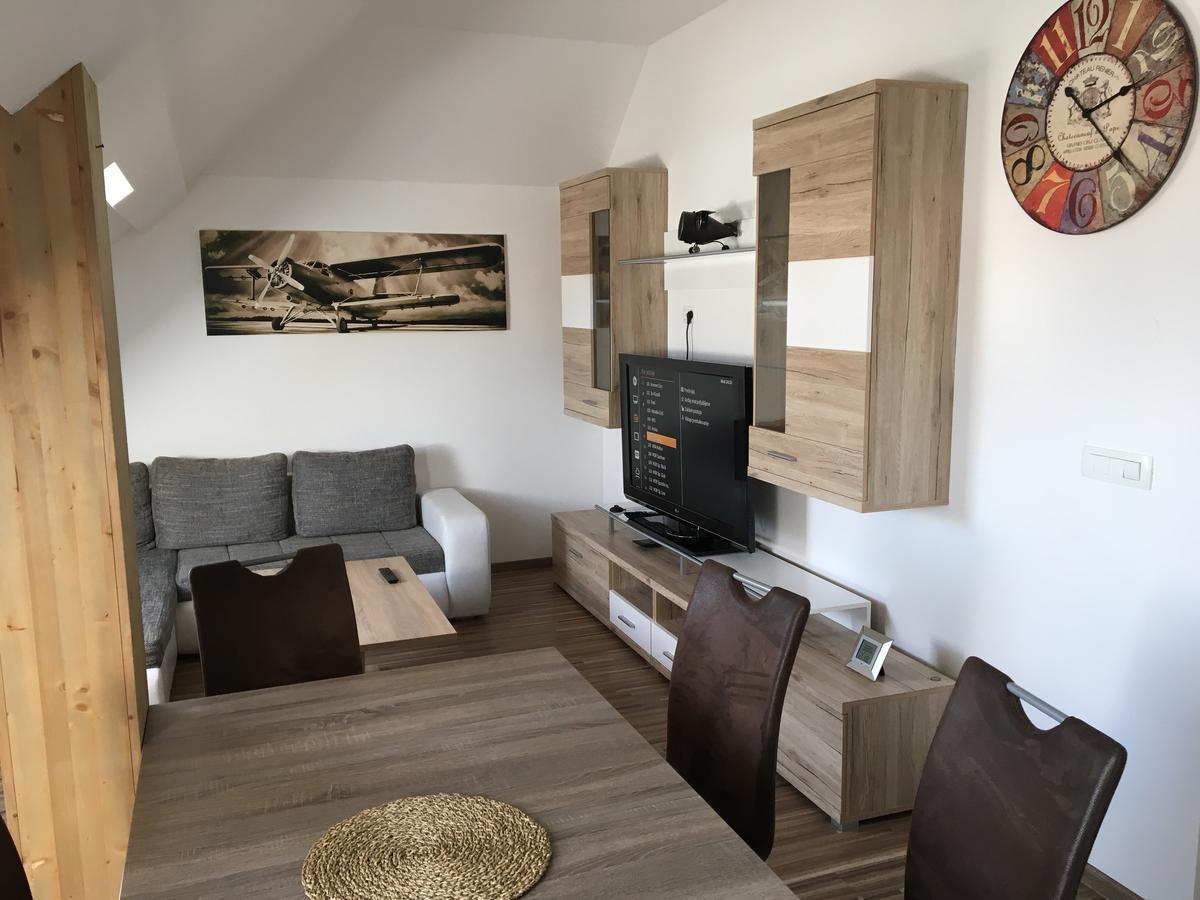 Apartments Avio Zgornji Brnik Ngoại thất bức ảnh